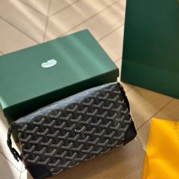 Goyard toiletry bag - Picture 4 of 7